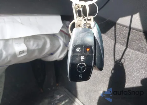 2022 Mercedes-Benz E 350 4Matic z USA, uszkodzony, nr VIN W1KZF8EB6NB040308